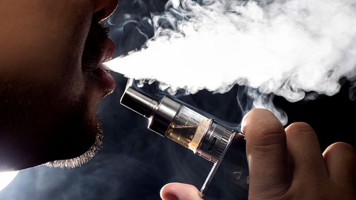 Кабмин обязал сайты по продаже е-сигарет проверять возраст посетителей