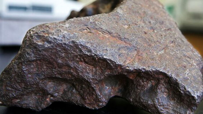 В США мужчина более 30 лет подпирал дверь метеоритом, который стоит 75 000 долларов