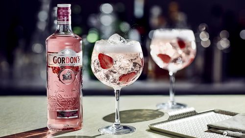 коктейль клубничный джин-тоник