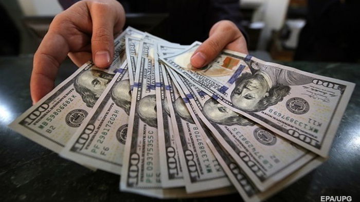 Украинцы стали активнее скупать валюту в банках
