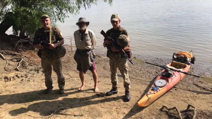 Американец случайно заплыл в Украину на каяке