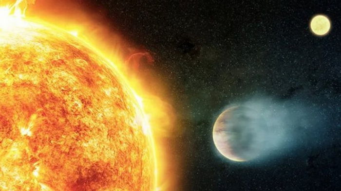 Ученые обнаружили гигантскую планету с «хвостом»: он в 53 раза больше самой планеты (фото)