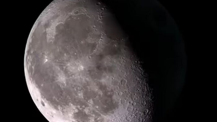 Земля помогла появиться воде на Луне: что выяснили ученые