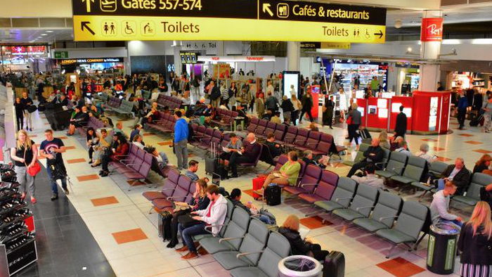 Аэропорт в Европе сокращает количество рейсов из-за COVID-19: детали