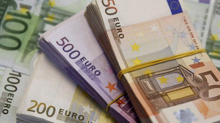 Доллар и евро дешевеют. Официальный курс валют