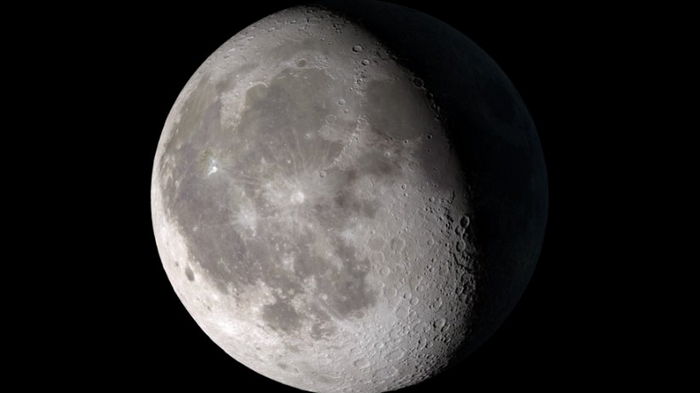 Луна на миллионы лет старше, чем предполагалось: что выяснили ученые