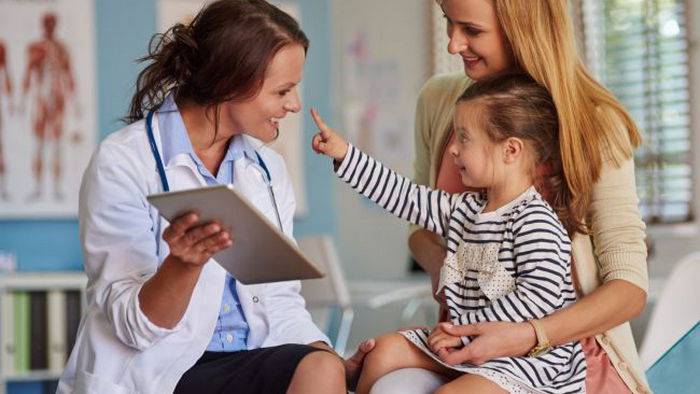 Что не должен делать врач, когда сообщает родителям о болезни ребенка