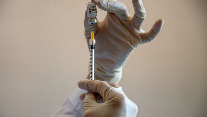 Безопасно ли делать вакцинацию с больным сердцем: объяснение Минздрава