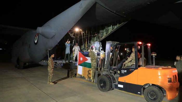 Воздушные силы Иордании на парашютах доставили медпомощь в сектор Газа