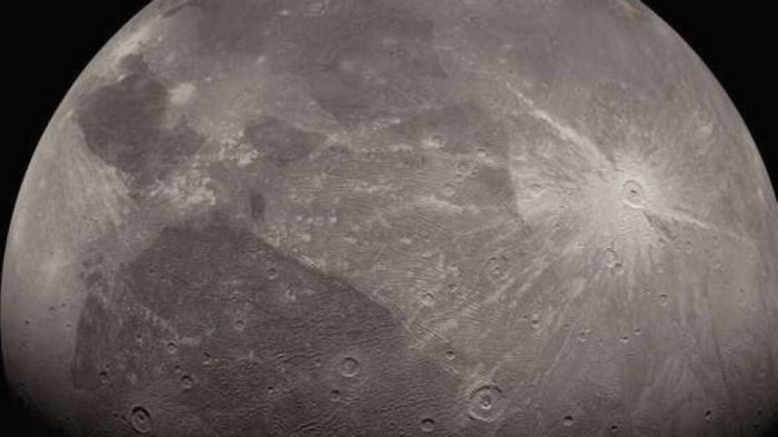 На крупнейшем океаническом спутнике Юпитера обнаружили органические вещества: что нашли