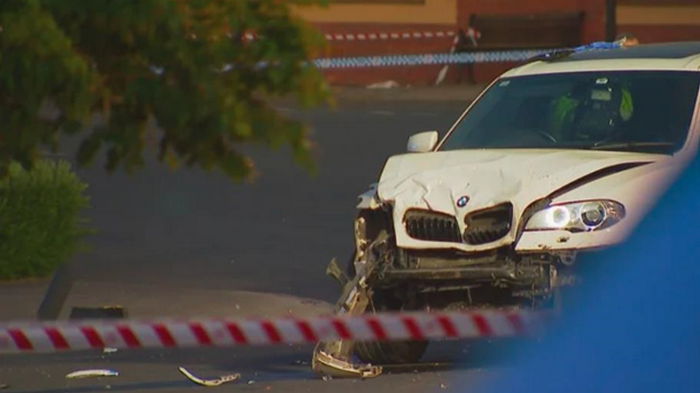 Автомобиль протаранил паб в Австралии: пять человек погибли
