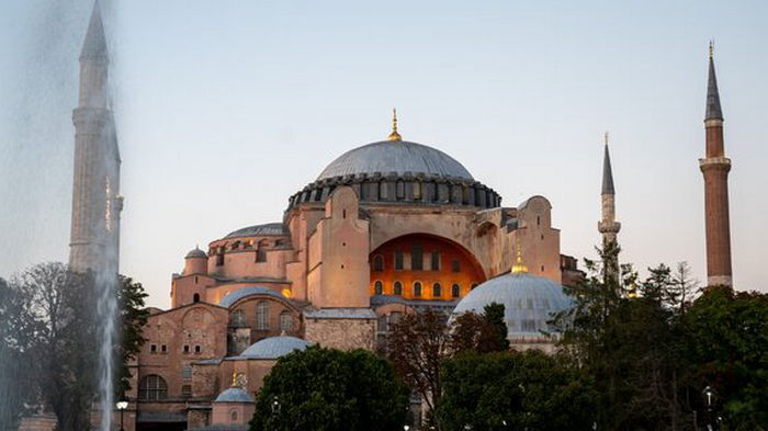 В Стамбуле вход в Софийский собор будет платным для иностранцев