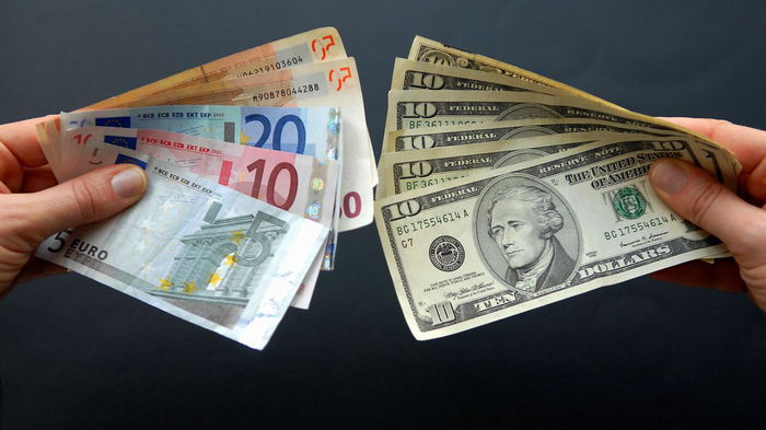 Доллар дешевеет второй день подряд: НБУ определил официальный курс