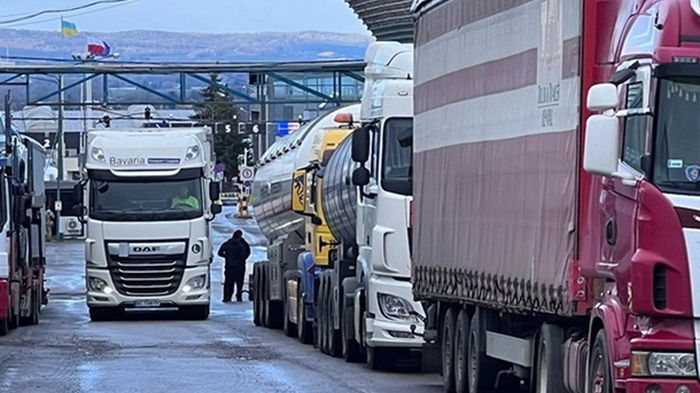 С польской границы готовы эвакуироваться 25 водителей — министерство