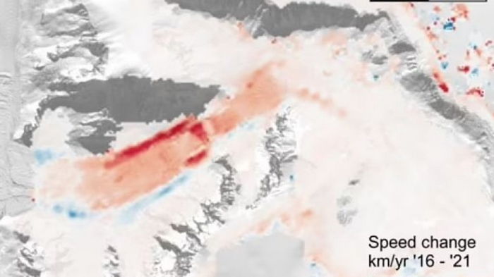 Земля уйдет под воду: нечто в Антарктиде заставляет ледник выбрасывать в океан миллиарды тонн льда