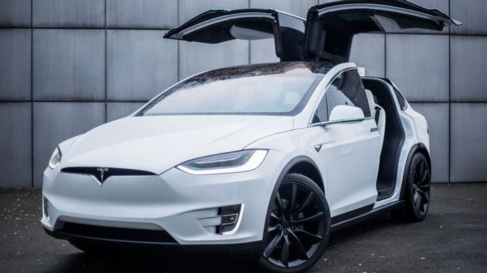 Tesla подала в суд на профсоюзы Швеции. Они задерживают поставку номеров