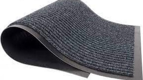 Применение придверного коврика на резиновой основе