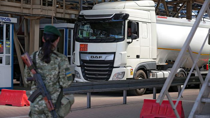 Словацкие перевозчики заблокировали движение грузовиков на границе с Украиной