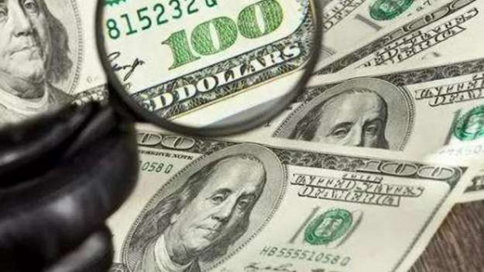 НБУ впервые в истории поднял официальный курс доллара выше 37 гривен