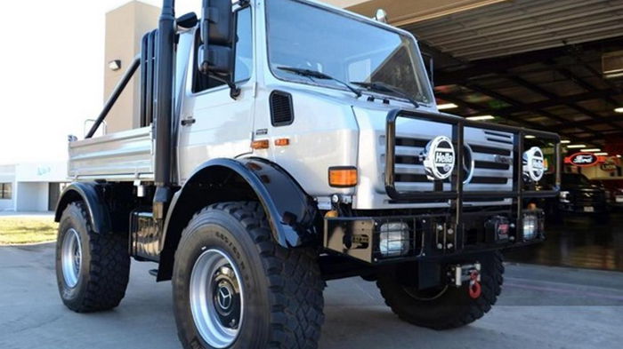 На аукцион выставлен Mercedes Шварценеггера