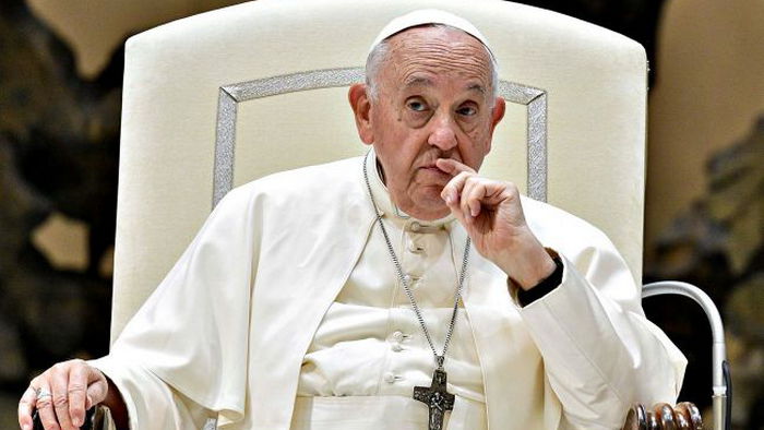 Ватикан одобрил благословение для однополых пар, но не брак
