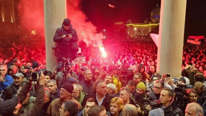 В столице Сербии беспорядки, протестующие пытались прорваться в мэрию