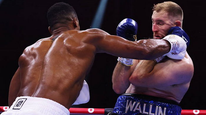 Джошуа в доминирующем стиле победил Валлина