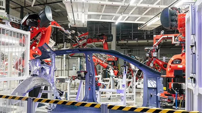 В Техасе робот компании Tesla напал на инженера