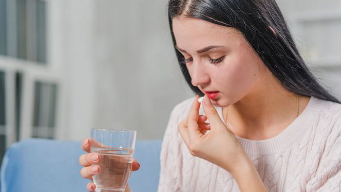 Никогда не сочетайте эти таблетки с алкоголем — это опасно