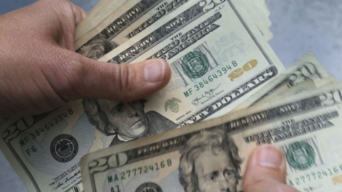 НБУ поднял официальный курс доллара до очередного максимума