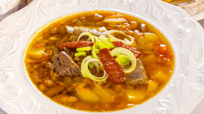 Суп с бараньими ребрышками, фасолью и томатами: рецепт ароматного и сытного обеда