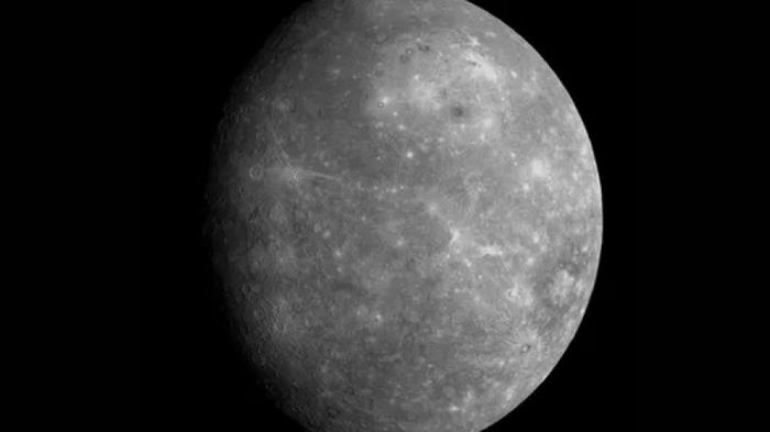 Диско-шар по соседству с Солнцем: NASA показало Меркурий, каким его раньше не видели (фото)
