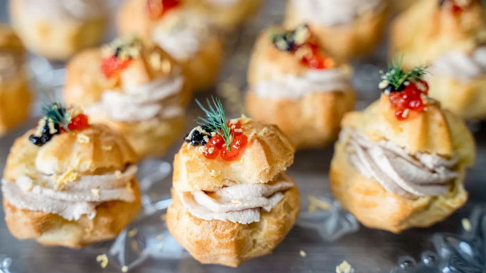 Профитроли с печенью трески: рецепт изысканной закуски