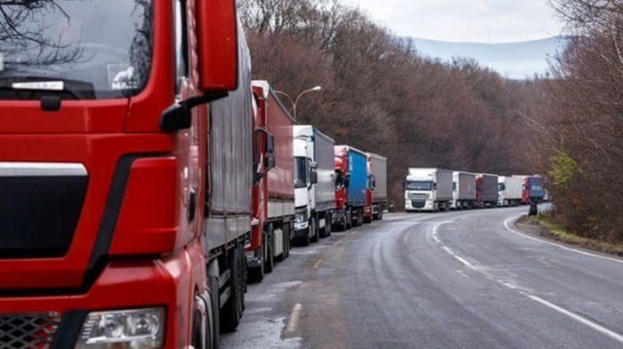 В пяти пунктах пропуска на границе с Польшей в очереди 1250 грузовиков
