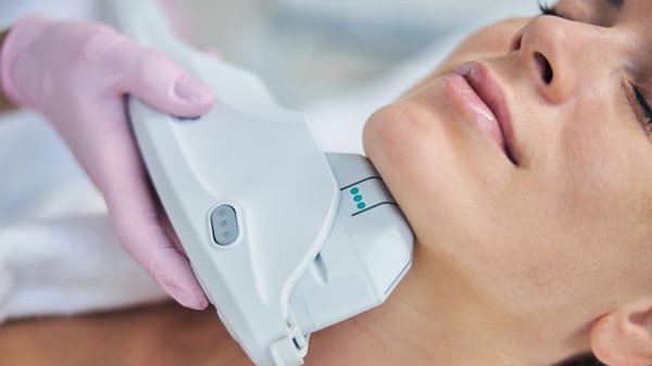 В чем преимущества SMAS-лифтинга: этапы проведения и польза