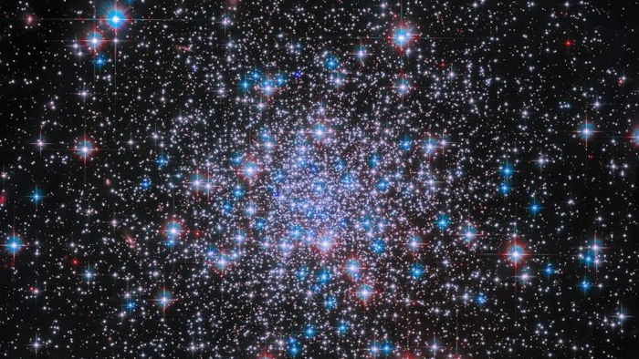 Телескоп Хаббл показал новое изображение шарового скопления звезд
