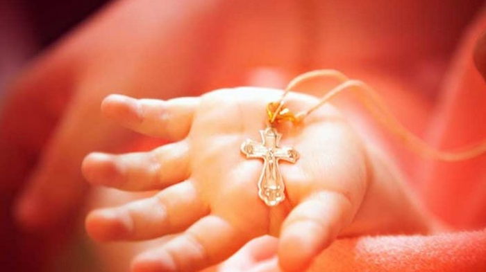 Когда крестить ребенка в 2024 году: благоприятные дни, в каком возрасте лучше