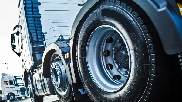 вантажні шини