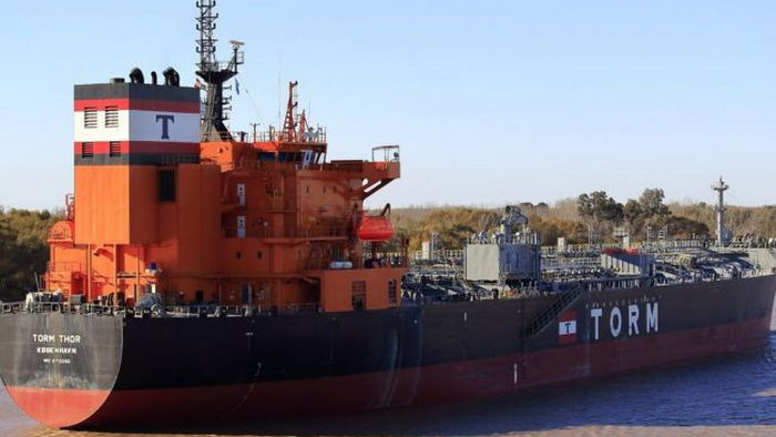 Шел под американским флагом. Хуситы снова атаковали танкер в Аденском заливе