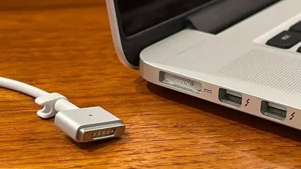 скільки заряджається MacBook