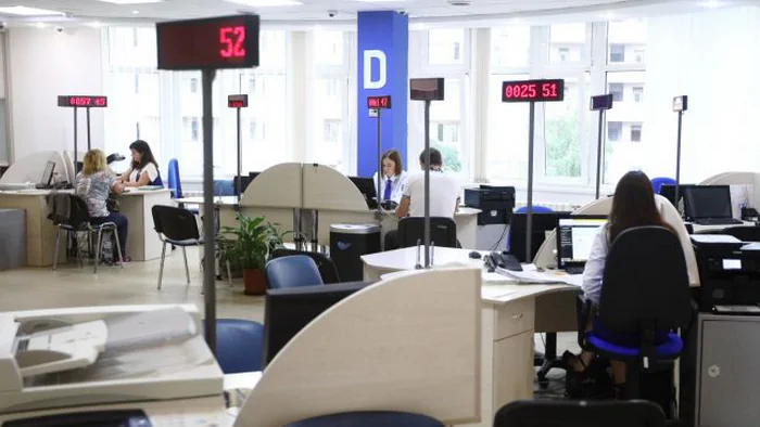 Украинцев просят сообщать о коррупции в сервисных центрах МВД: как это сделать
