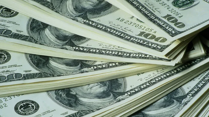 НБУ резко повысил официальный курс доллара