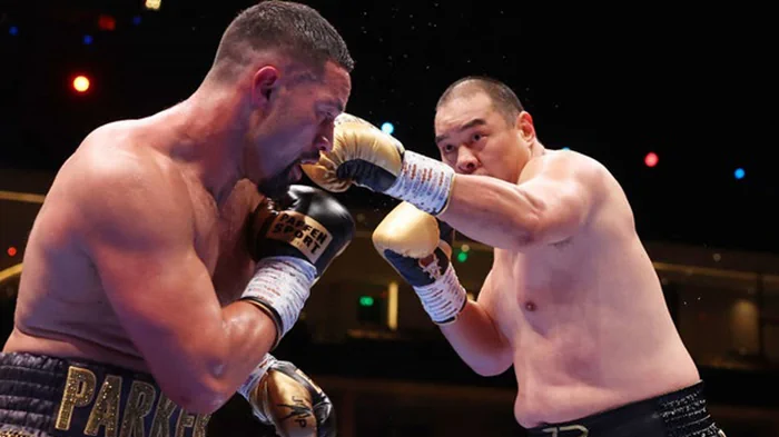 Паркер дважды побывал в нокдауне, но победил Чжилея