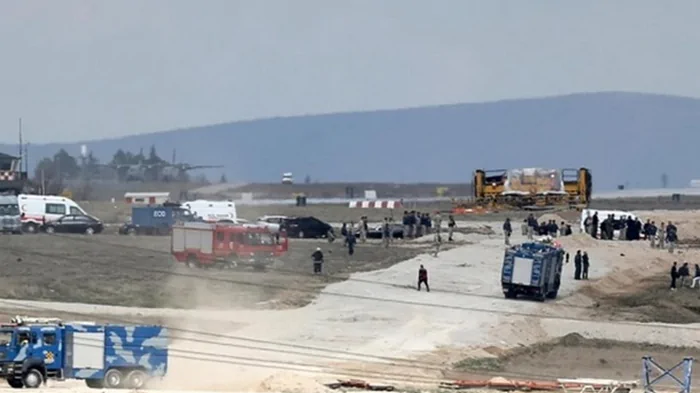 В Турции во время тренировочных полетов разбился самолет, есть погибший