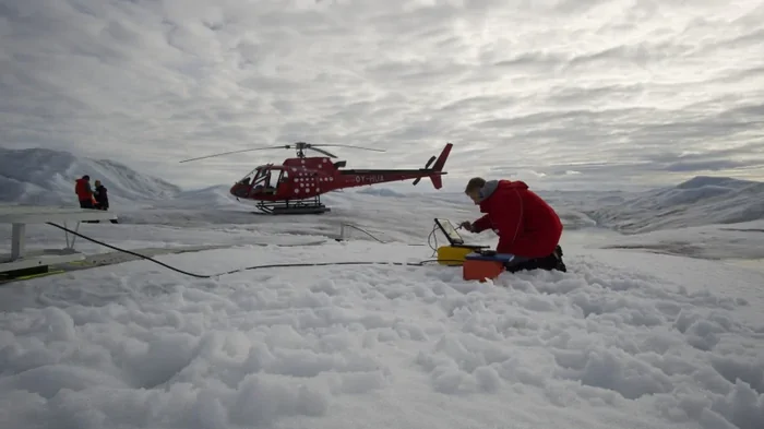 Гренландия стремительно тает: замечена огромная потеря льда из ледника острова