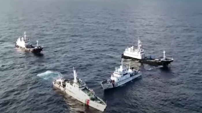 Китай применил водометы против филиппинских кораблей