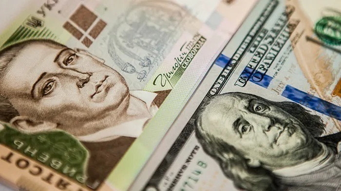 НБУ допустил отказ от привязки курса гривны к доллару