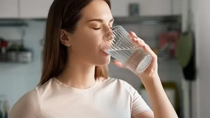 Люди на самом деле пьют слишком много воды, не подозревая этого: в чем тут дело