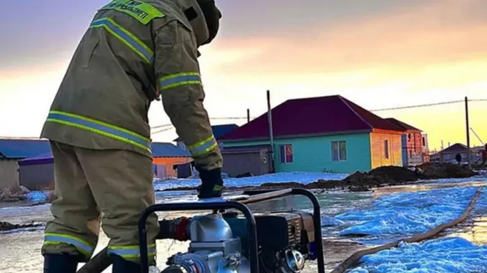 Наводнения в Казахстане привели к эвакуации более 97 тысяч человек