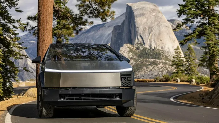 Tesla отменила поставки Cybertruck из-за проблем с педалью газа